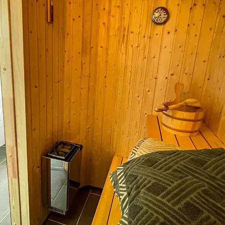 Lovely Home In Krems Iiwarderbrueck With Sauna * Gols